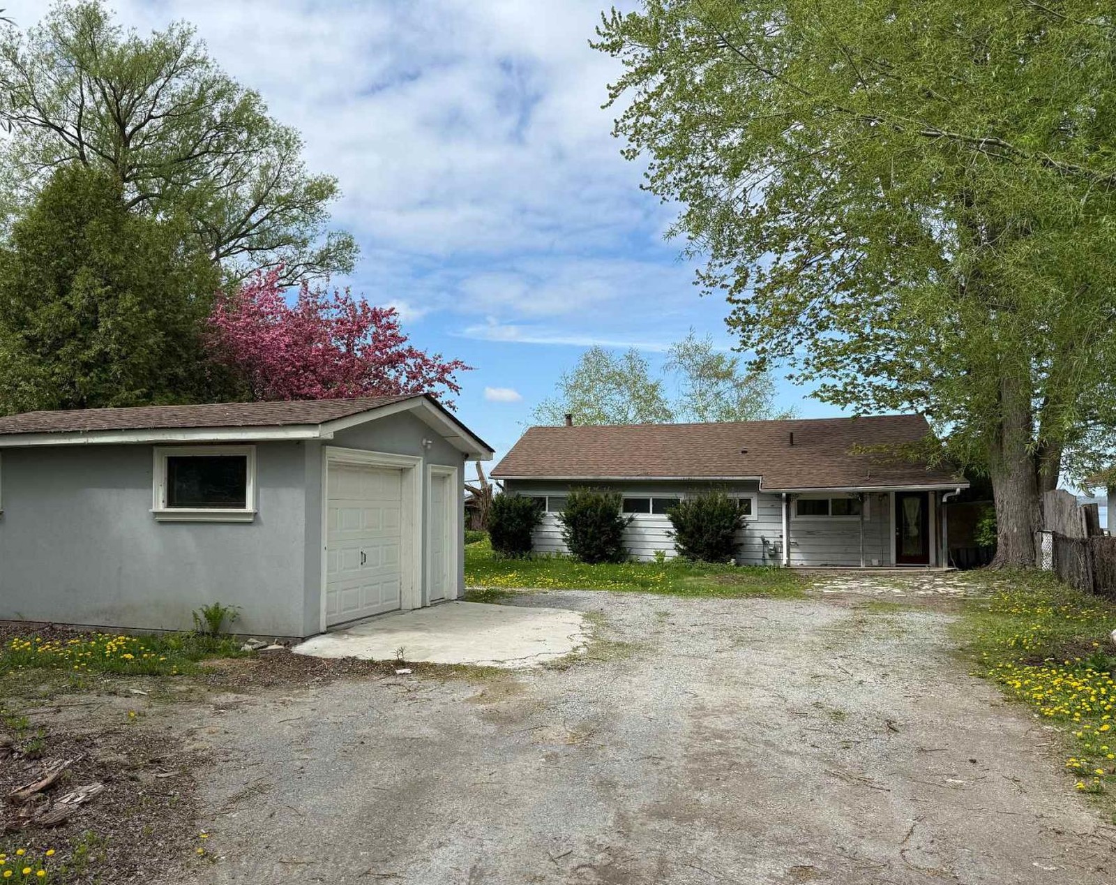 586 Lake Dr S - Before: original property